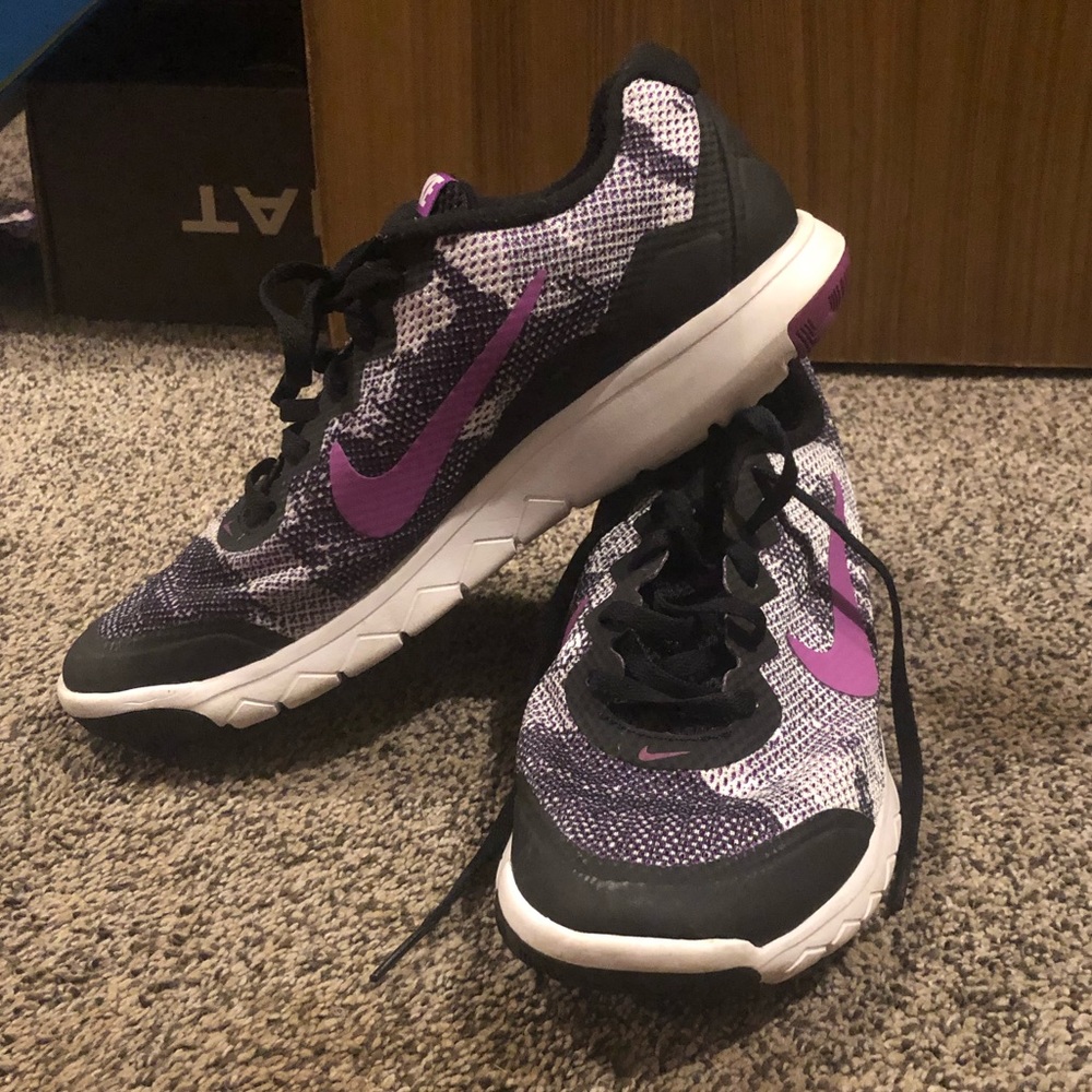 Multicolor Nike Tennis Shoes